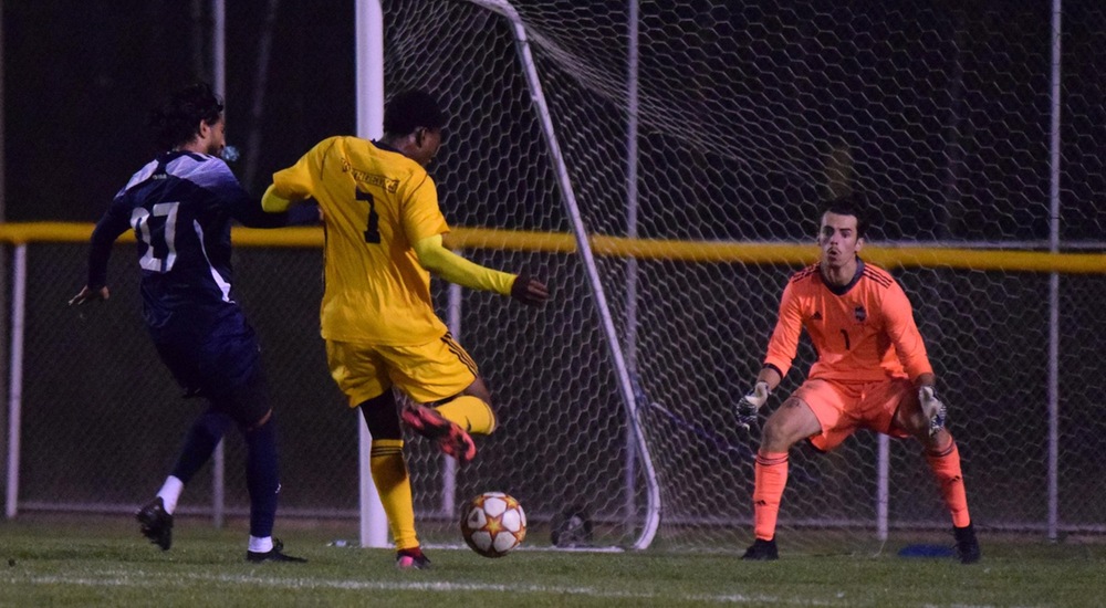 MSOC - Les Voyageurs perdent leur dernier match de la saison contre les Gaels